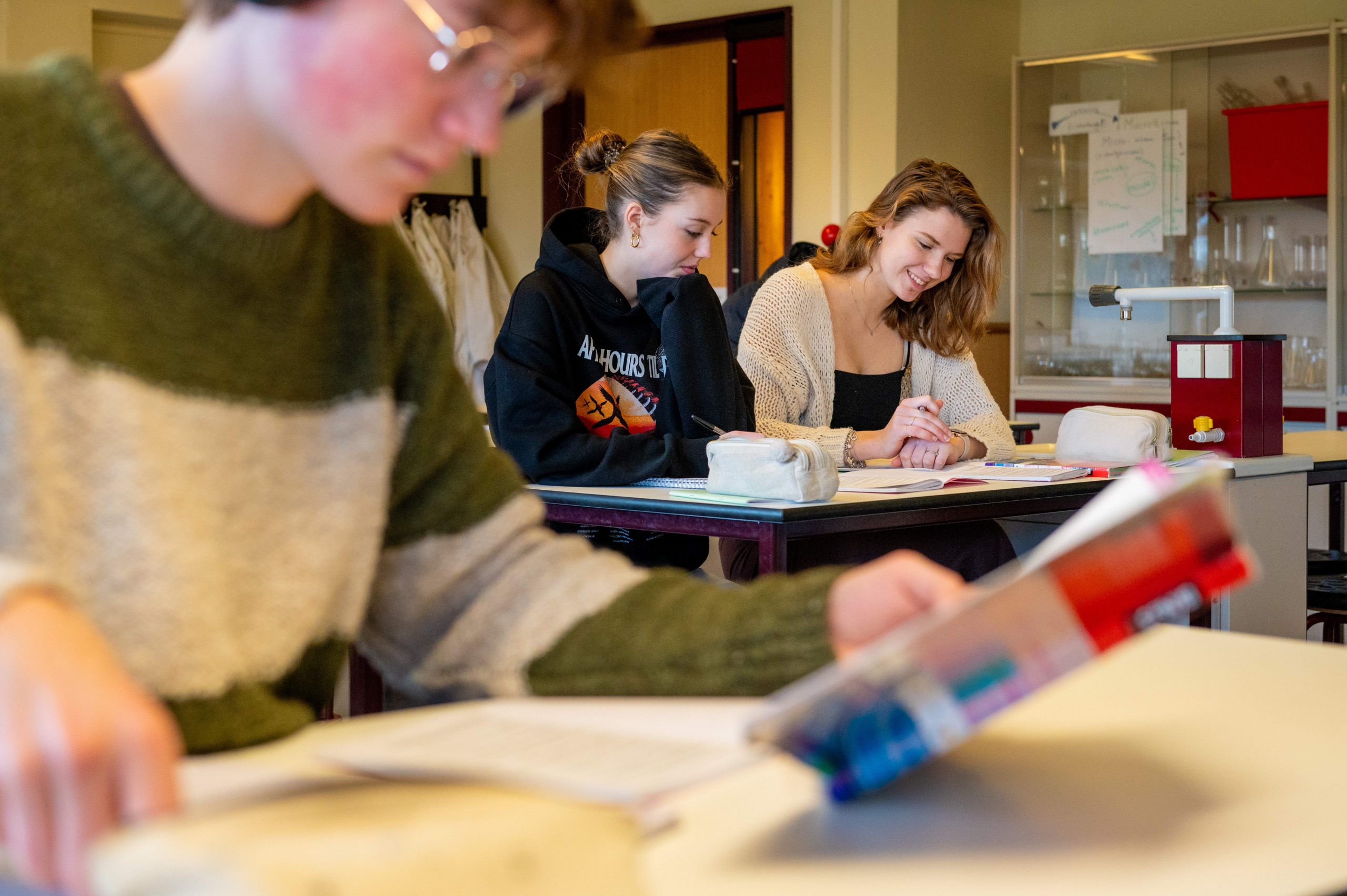 Ouder-surveillanten gezocht voor de eindexamen 2025